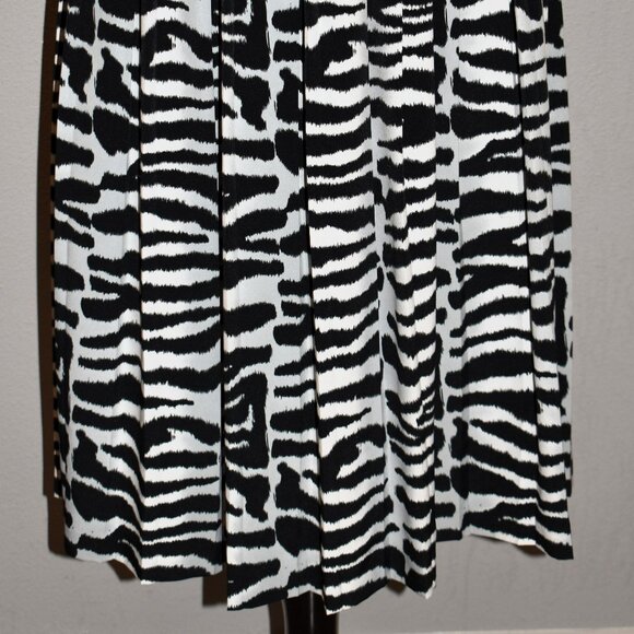 Leslie Fay Zebra Print Skirt with Top & Matching Scarf Size 12P - Picture 2 of 7